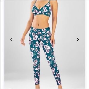 Fabletics Euphoria Teal Floral Yoga Leggings And Bra Set
